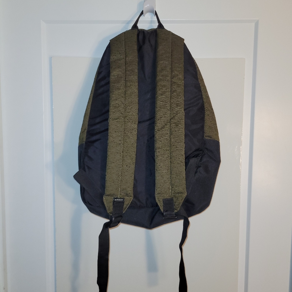 Green backpack - Picture 7 of 9